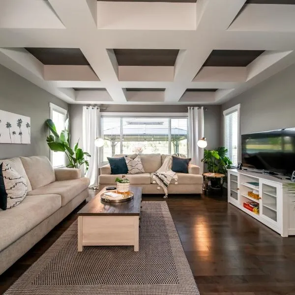 Amazing Luxe Home, AC, HUGE Yard, FirePit, Pet Friendly, Sleeps 10!，位于埃德蒙顿的酒店