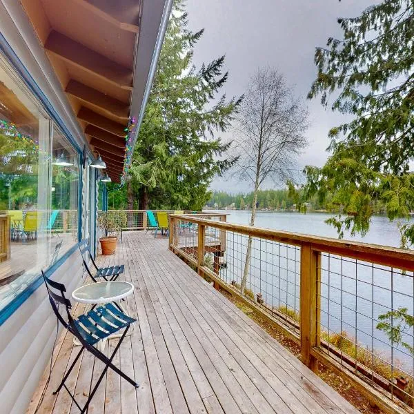 Lake Benson Rendezvous，位于Grapeview的酒店