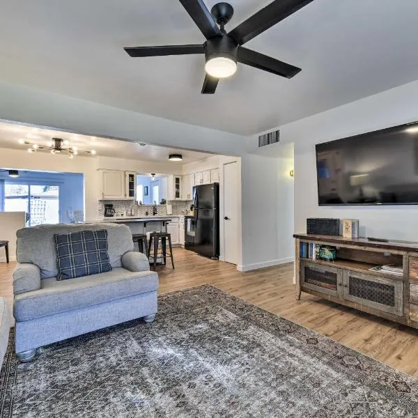 Downtown Gilbert Home with Fenced Yard and Fire Pit!，位于吉尔伯特的酒店