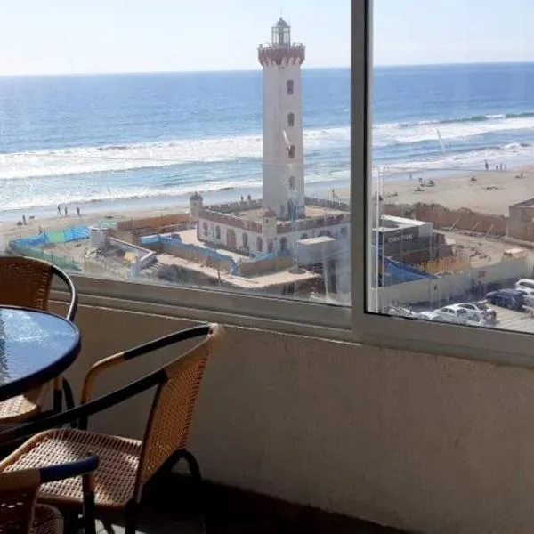 Depto. frente a la playa con hermosa vista al mar y faro La Serena，位于拉塞雷纳的酒店