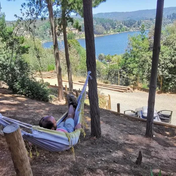 Hermosa cabaña con vista al lago Vichuquén，位于维丘肯的酒店