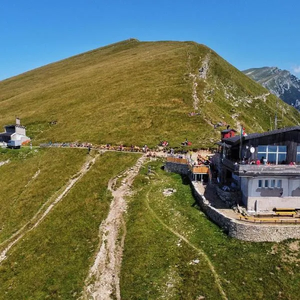 Rifugio Chierego - 1911m，位于布雷佐内加尔达的酒店