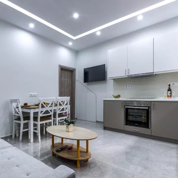 Renovated 2BD house close to Pireus port，位于比雷埃夫斯的酒店