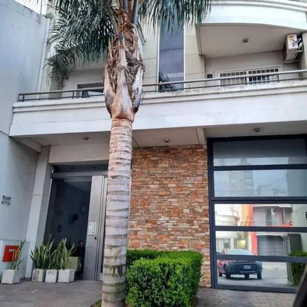 Precioso departamento en zona gastronomica con cochera，位于Lanús的酒店