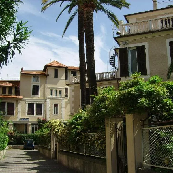 Hotel Fiorenza & Banksia Meublè，位于阿拉西奥的酒店