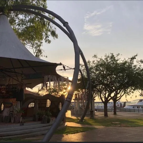 KUASA Backpackers Hostel，位于卢穆特的酒店