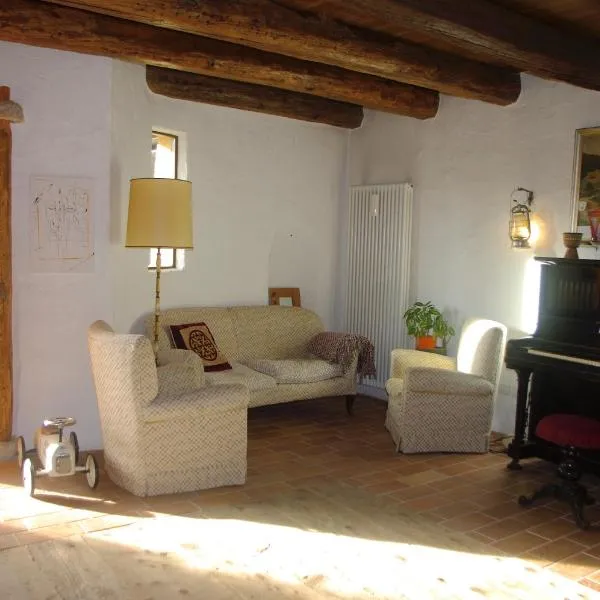 La Casa Altrui- Camere e Zona relax con Giardino，位于科雷多的酒店