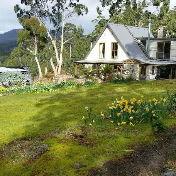 The Stone Cottage - Bruny Island，位于Lunawanna的酒店