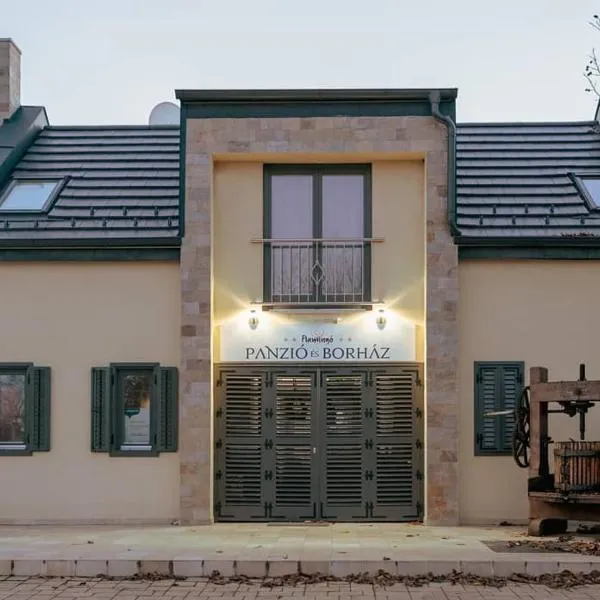 Flamingó Panzió és Borház，位于艾杰克的酒店