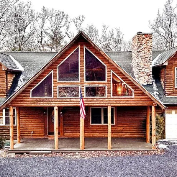 One of a Kind Rustic Log Cabin near Bryce Resort - Large Game Room - Fire Pit - Large Deck - BBQ，位于Basye的酒店