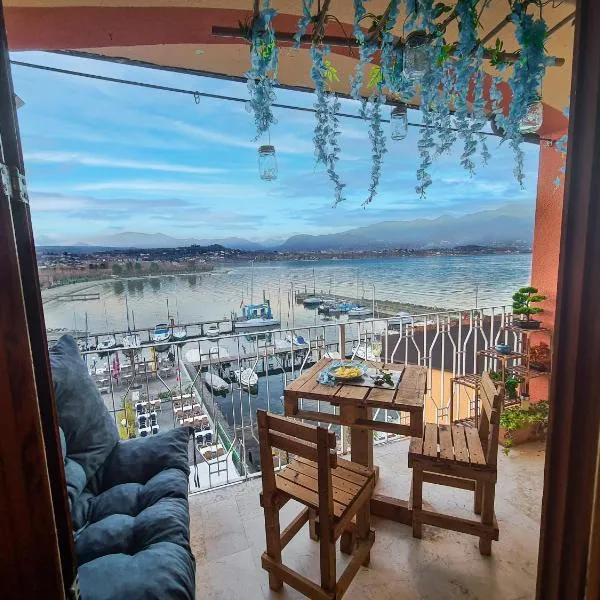 PURA VIDA APARTMENT, Facing Lake Garda，位于马内尔巴的酒店