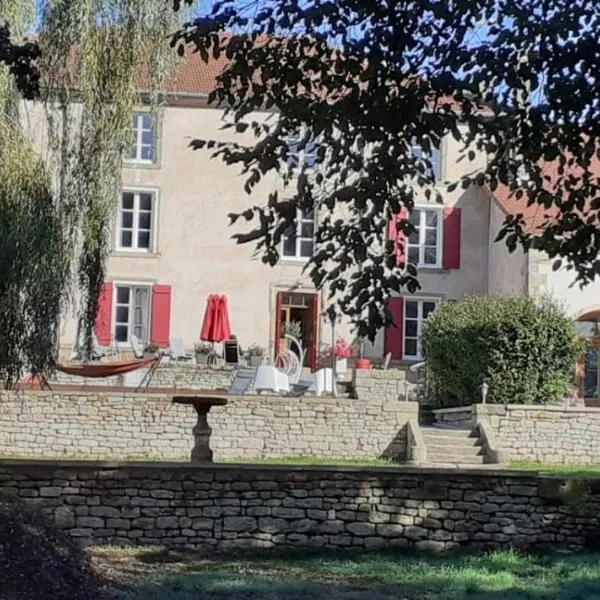 Le Domaine d'Élise Chambres et table d'hôtes - Vosges，位于Tollaincourt的酒店