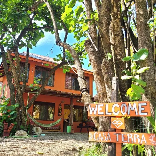 Casa Terra Hostel，位于萨玛拉的酒店