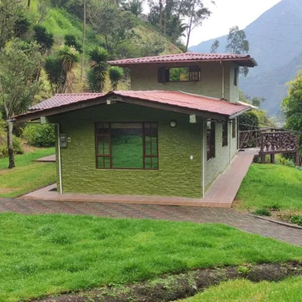 "Casa Verde" en Baños de Agua Santa con vista al volcán Tungurahua，位于巴尼奥斯的酒店