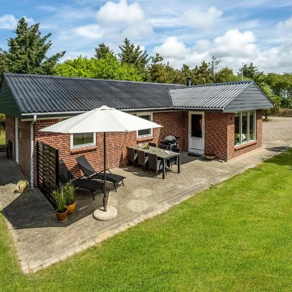 Beautiful Home In Ringkøbing With Wifi，位于灵克宾的酒店
