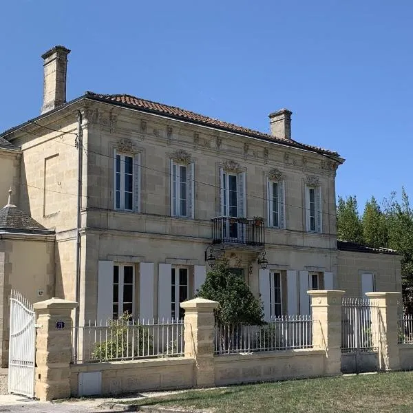 Suite privative Abella - Aile de maison bourgeoise，位于Ambarès-et-Lagrave的酒店