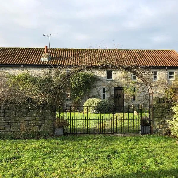 Peaceful stone barn conversion in Somerset，位于约维尔的酒店