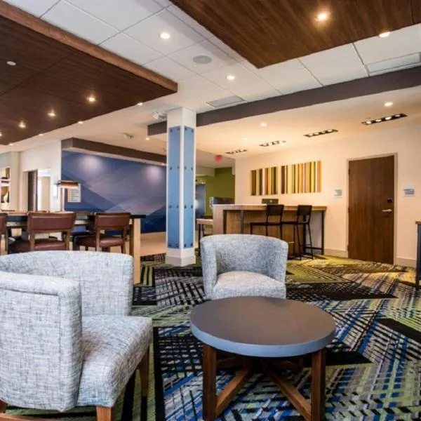 Holiday Inn Express & Suites Rehoboth Beach, an IHG Hotel，位于Long Neck的酒店