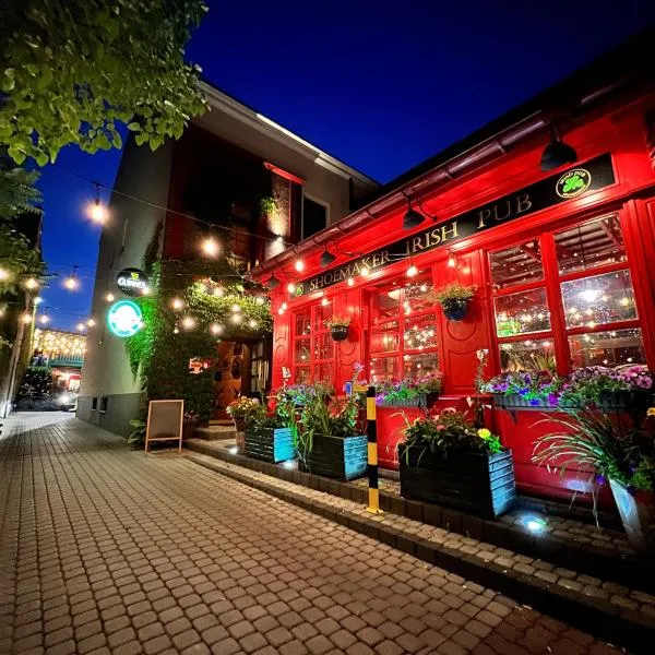 Shoemaker Irish Pub & Accommodation，位于凯尔采的酒店