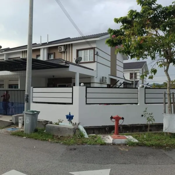 IN HOMESTAY CORNER BATU PAHAT，位于峇株巴辖的酒店