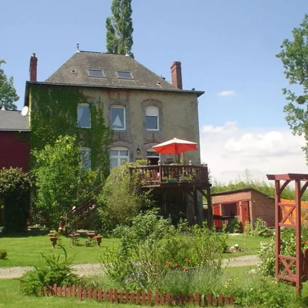 马耶纳省奥利维镇大道旅馆，位于La Gravelle的酒店