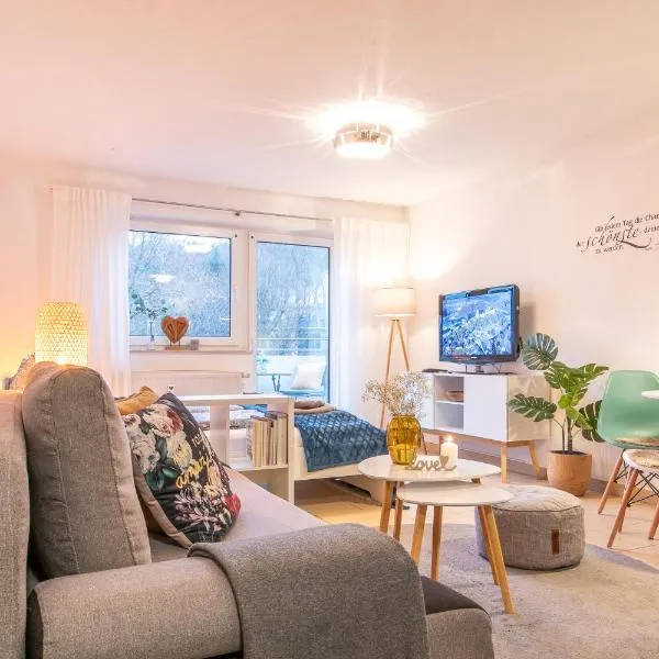 Modernes Apartment im Grünen I Balkon I WLAN I Stellplatz，位于施瓦岑贝格的酒店
