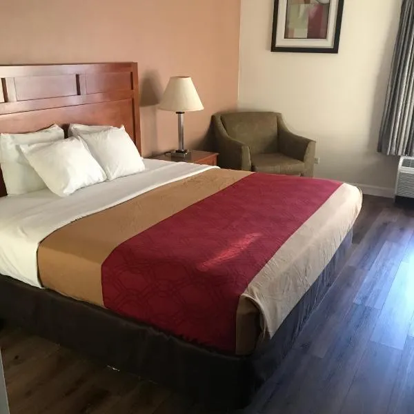 The Best Inn & Suites，位于克雷斯特伍德的酒店