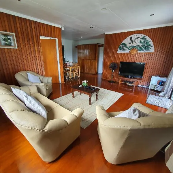 Loverly Three Bedroom Rental Pool Outdoor Area Upper，位于苏瓦的酒店