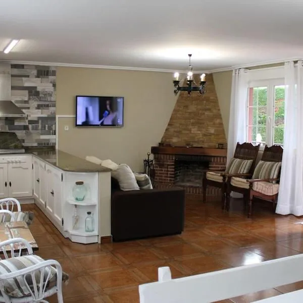 Casa en Castanedo: Casa El Solarón，位于Castanedo的酒店
