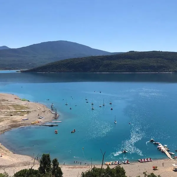 Les Gites du Verdon, côté lac (studio et T2)，位于韦尔东的圣克鲁瓦的酒店