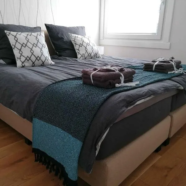 Ferienhaus Glücksmomente，位于默讷塞的酒店