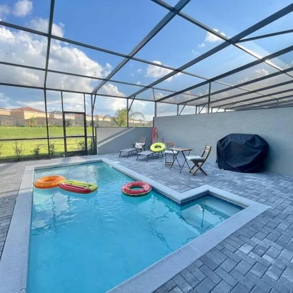 5bd 4.5bth Resort Villa w/ Pool - 20mins to Disney，位于达文波特的酒店