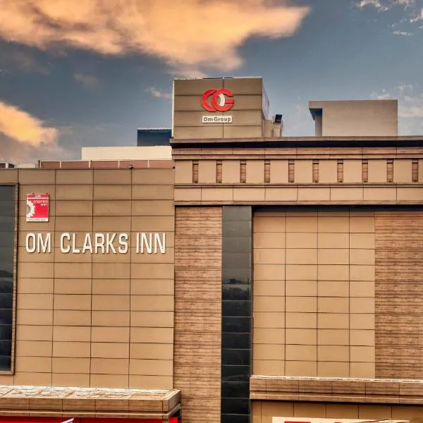 OM Clarks Inn Raebareli，位于Rāe Bareli的酒店