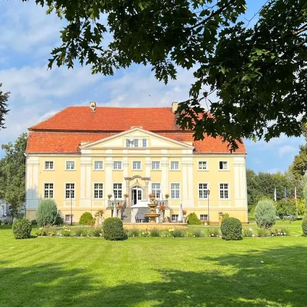 Pałac Henryków，位于扎甘的酒店