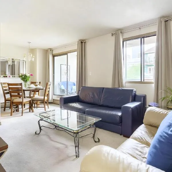 Entire Condo Downtown, walk to BMO & Stampede, UG Parking, 1,5 hrs to Banff，位于卡尔加里的酒店