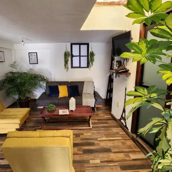 depa #5 recién remodelado en planta alta，位于萨卡特卡斯的酒店