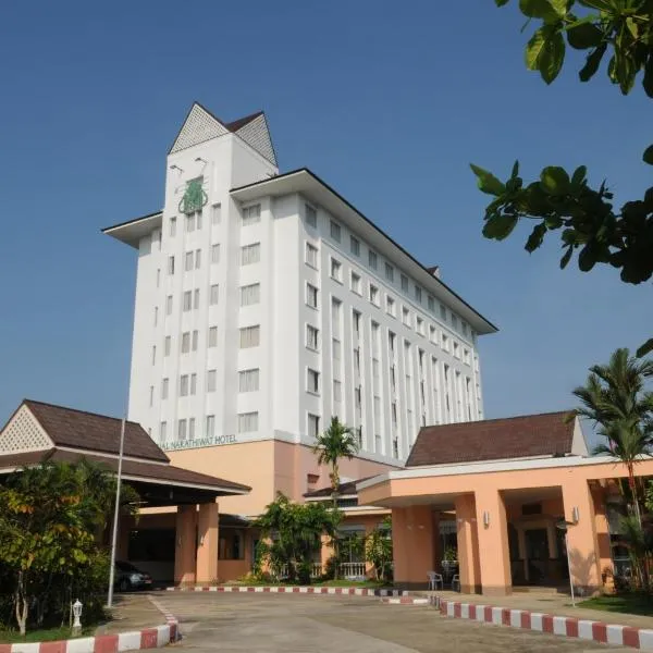那拉提瓦府帝国酒店，位于Kampong Botong的酒店