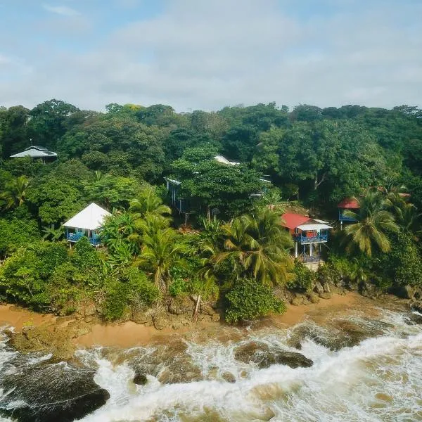 Tesoro Escondido Lodge & Cabinas，位于博卡斯德尔托罗的酒店