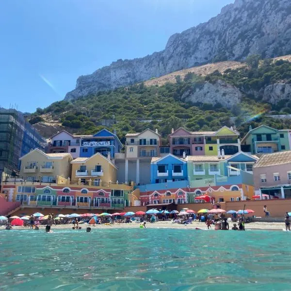Unique Waterfront Duplex on the Mediterranean - Caleta, Catalan Bay，位于直布罗陀的酒店