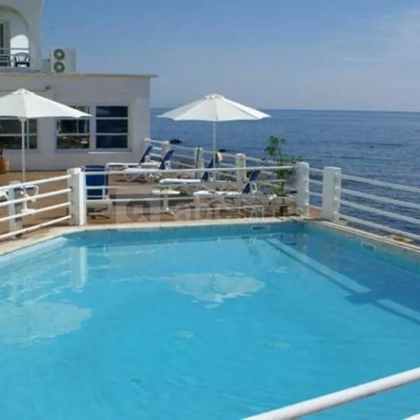 阿里亚纳酒店，位于Marine de Pietracorbara的酒店