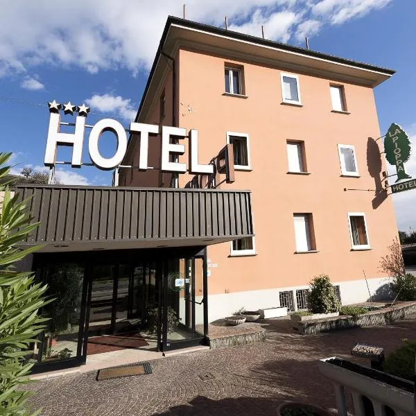 拉皮奥帕酒店，位于Sacerno的酒店