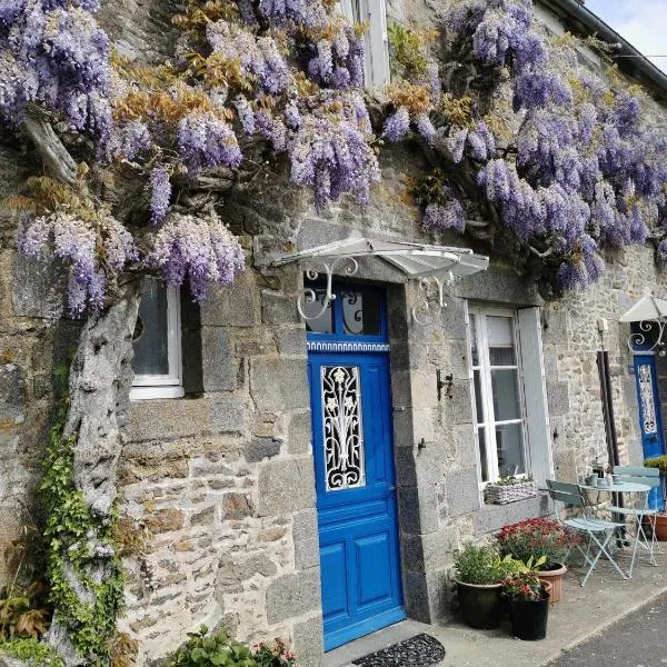 ‘Les Portes Bleues’ Chambres d’hôtes，位于Mérillac的酒店