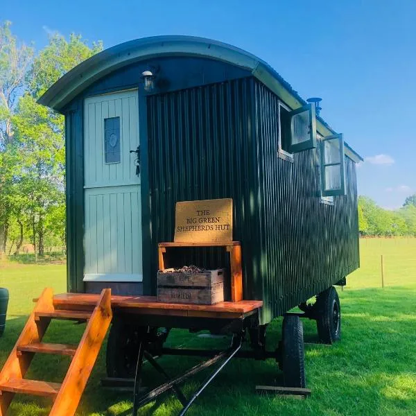 The Big Green Shepherds Hut，位于查尔伍德的酒店