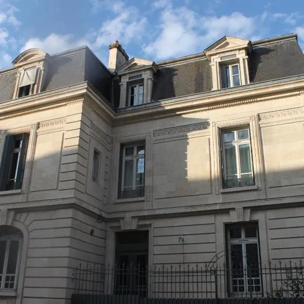 La Maison Blanche - AppartHôtels climatisés de charme Chic & Cosy - Centre-ville，位于Aixe-sur-Vienne的酒店