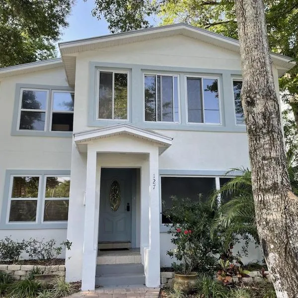 Spacious renovated 4br downtown home w firepit sleeps 8+，位于圣奥古斯丁的酒店