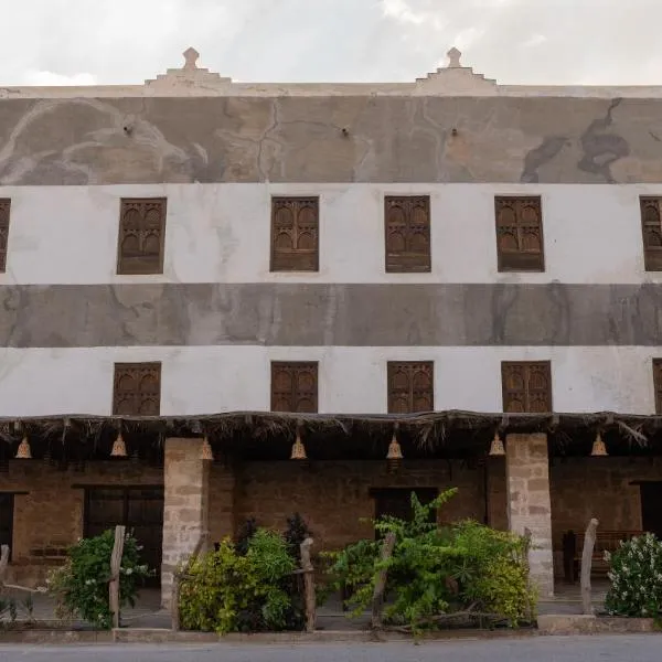 نزل كوفان التراثي Koofan Heritage Lodge，位于Ţāqah的酒店