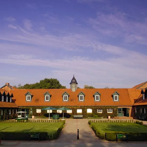 Schloss Lüdersburg Golf & Spa，位于布里特林根的酒店
