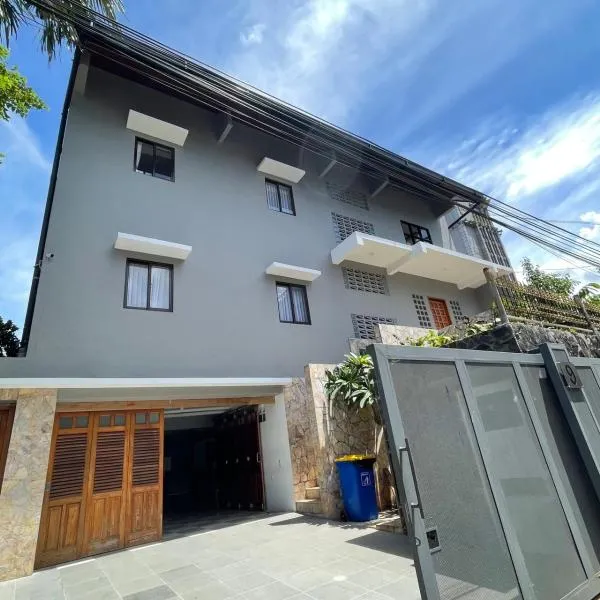 9 Residence Guesthouse Syariah Cilandak，位于Kota Jakarta Selatan的酒店