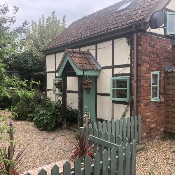 Soldiers Cottage, with HOT TUB, dog friendly, great views，位于Much Dewchurch的酒店
