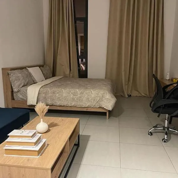 luxury 1 BR studio in Sharjah，位于沙迦的酒店